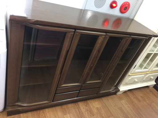 サイドボード ガラス扉付売ります！