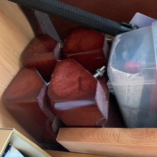 木彫りの和テーブルの画像