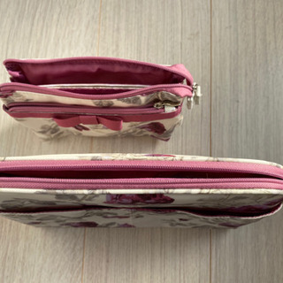 【未使用】ローラアシュレイのポーチセットの画像