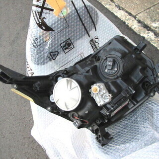 ★ムーヴカスタム　左側ヘッドライト　動作確認済み　DAIHATSU MOVE　ダイハツ　▼値下げしました。の画像