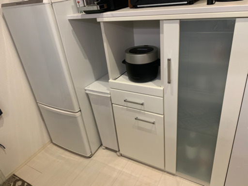 冷蔵庫と食器棚　中古