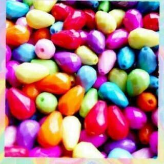 No.３７０　50個♡12㎜♡ビビッドカラー雫型アクリルビーズセットしずくの画像