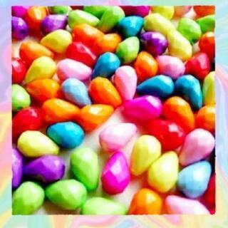 No.３７０　50個♡12㎜♡ビビッドカラー雫型アクリルビーズセットしずくの画像