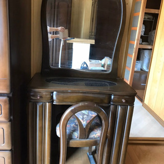 鏡台とイス