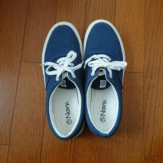Navy紺色スニーカーの画像