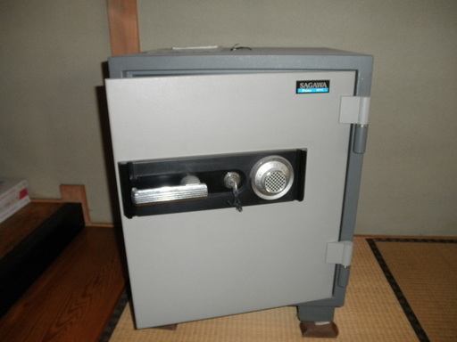 耐火金庫　高さ70㎝*幅54㎝*奥行52㎝