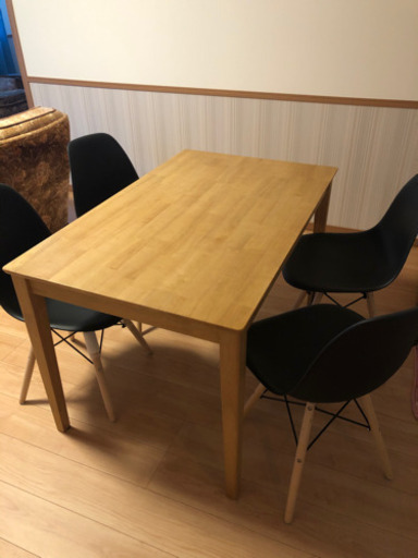 ダイニングテーブル　椅子4脚セット