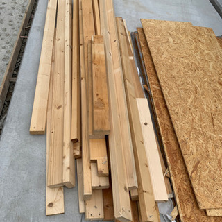 2×4材の廃材もらってください🙏