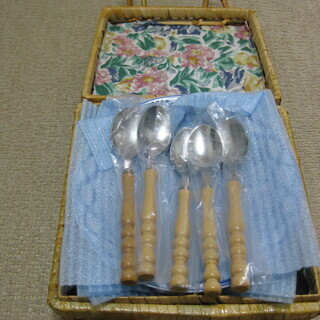 ★かわいいお皿とスプーンのセット★の画像