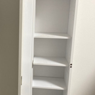 白い鏡付き棚　の画像
