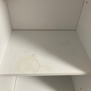 白い鏡付き棚　の画像