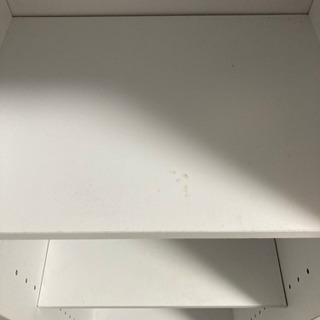 白い鏡付き棚　の画像