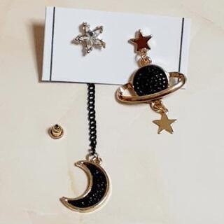 星と三日月が揺れる✩☪︎.°ギャラクシーピアス✩新品未使用の画像