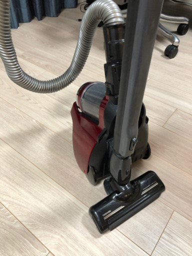 一人暮らしにぴったり　TOSHIBA掃除機　ワインレッド   