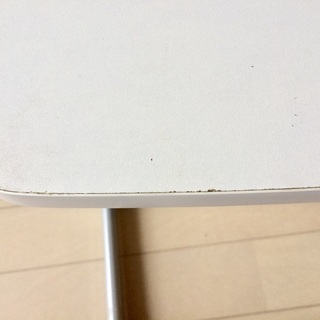 シンプルなスモールラックの画像