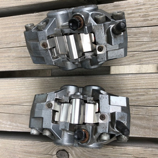 ZXR400L9(1999)外しのフロントキャリパー＆ブレーキの画像