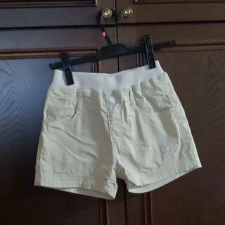 クリーム色ショーパン