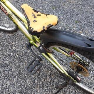 自転車　22インチ　サドル布ボロボロの画像