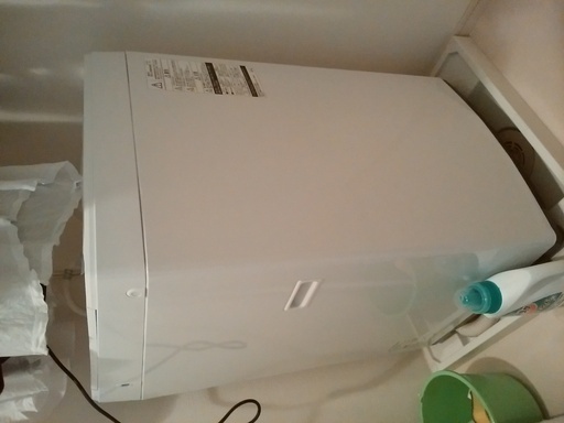 洗濯機売ります、１．８万円。一人用。値引き可です。まずはメール下さい【掲載は7/22まで】