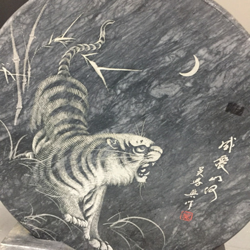 虎の絵の石製丸い置物 il_fullxfull.2897285429_24b2.jpg