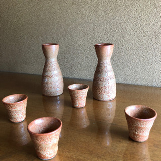 日本酒の徳利2個とおチョコ4個