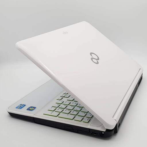 富士通 Corei5 メモリ4GB SSD128GB ノートパソコン