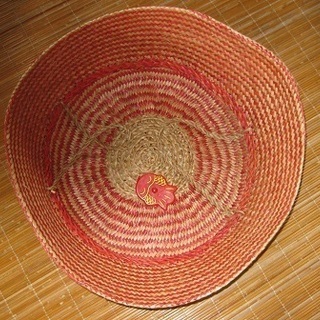   アジアン雑貨 　ベトナム　ちゃがま駕籠　赤 ×薄茶色の画像