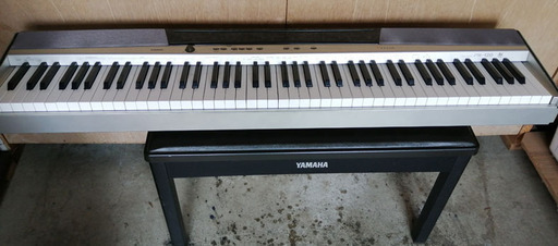 カシオ　デジタルピアノ　PX-120　椅子付き、完動品。付属のペダル・電源・スタンド　有ります。