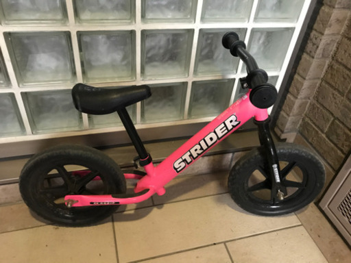 ストライダー　ピンク