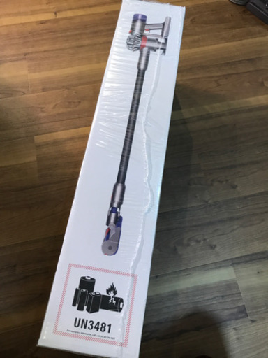 ★新品未使用未開封★dyson v8 fluffy extra. ダイソン　