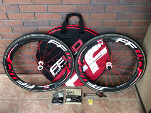 【美品】FFWD F6R 240S ｶｰﾎﾞﾝﾎｲｰﾙ/ﾁｭｰﾌﾞﾗｰ（ﾀｲﾔ付き）10速