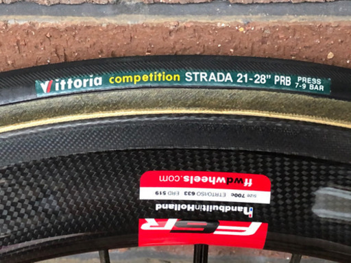 【美品】FFWD F6R 240S ｶｰﾎﾞﾝﾎｲｰﾙ/ﾁｭｰﾌﾞﾗｰ（ﾀｲﾔ付き）10速