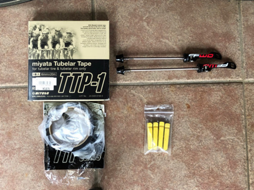 【美品】FFWD F6R 240S ｶｰﾎﾞﾝﾎｲｰﾙ/ﾁｭｰﾌﾞﾗｰ（ﾀｲﾔ付き）10速