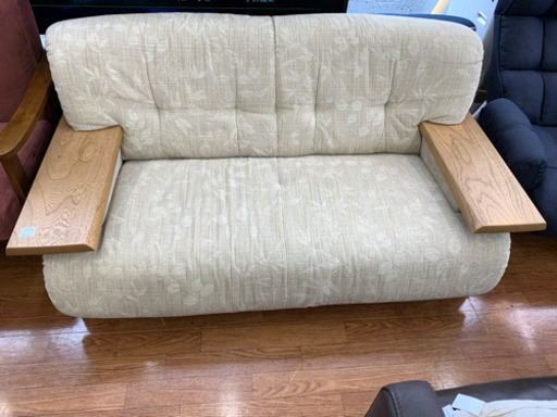 karimokuの2人掛けソファーです!お部屋にマッチしやすいカラーになっています♪︎