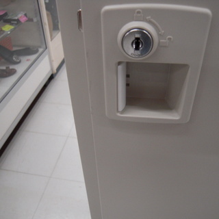 ロッカー 掃除用具入れ 幅45.5×奥行52×高さ179㎝ オフィス用家具 1人用ロッカー カギ付き 苫小牧西店の画像