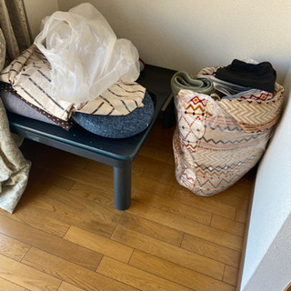 セミダブルとコタツテーブルの画像