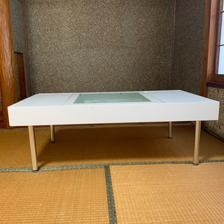 ガラス&木製天板でおしゃれなセンターテーブルの画像