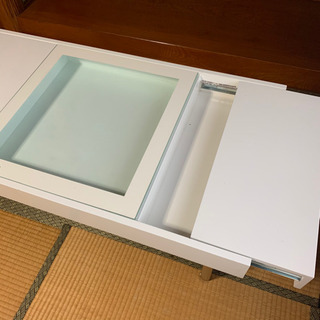 ガラス&木製天板でおしゃれなセンターテーブルの画像