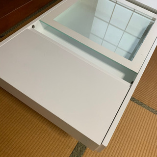 ガラス&木製天板でおしゃれなセンターテーブルの画像