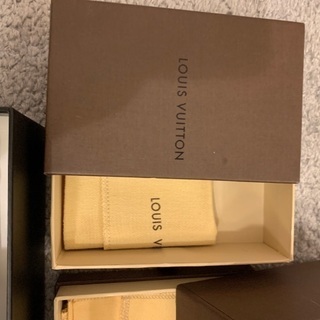 LOUISVUITTONとGUCCIの空箱＆布袋の画像