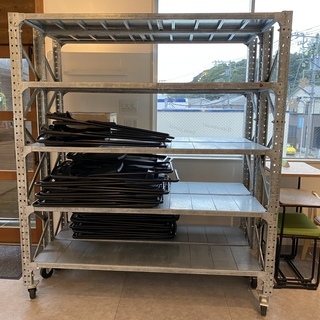 現地引取可能な方限定！おしゃれ棚（シルバー）1台の画像