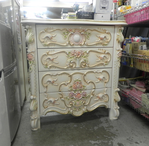 ロココ調 チェスト 4段 箪笥 洋風 アンティーク調 猫脚 ヨーロピアン レリーフ 姫系  ☆ PayPay(ペイペイ)決済可能 ☆ 札幌市 白石区 東札幌