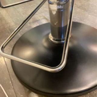 美品！タカラベルモント　カット椅子の画像