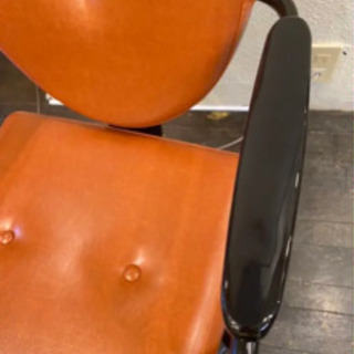 美品！タカラベルモント　カット椅子の画像