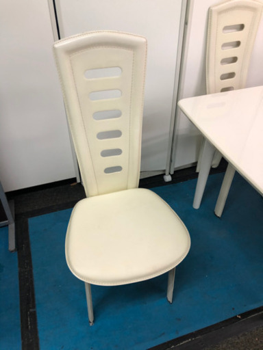 ⭐️大塚家具⭐️送料無料??白いダイニングテーブルと椅子4個セット??