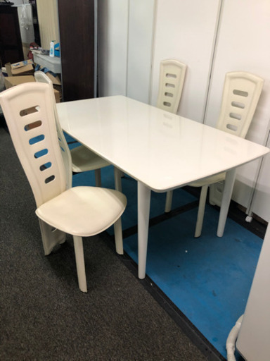 ⭐️大塚家具⭐️送料無料??白いダイニングテーブルと椅子4個セット??
