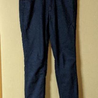 ユニクロ　紺色パンツの画像