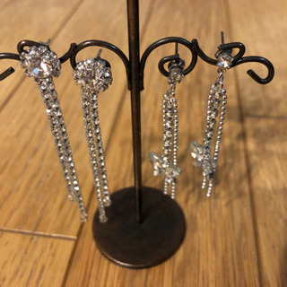 【ほぼ新品】ピアス4種 ストーン ラインストーン の画像
