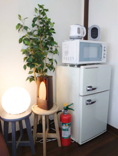 美品　家具家電一式30万以上相当　ダブルベッド2台　ソファーベッド　洗濯機　冷蔵庫　電子レンジ　テレビ32型　掃除機　サイドテーブル　