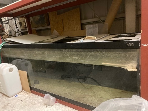 1800x600x600アクリル水槽